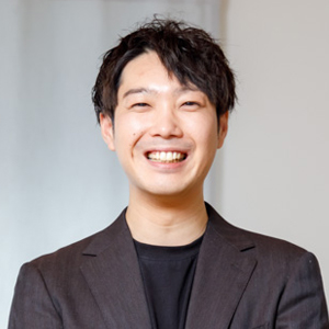 板倉 航也