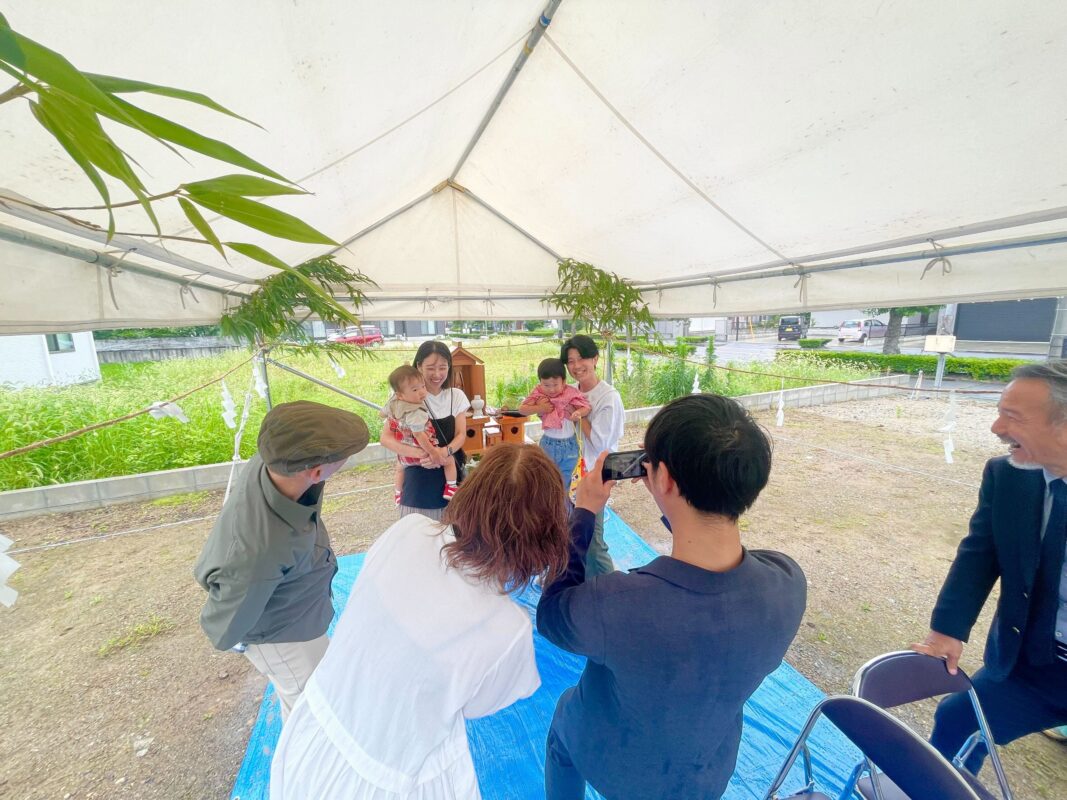 地鎮祭の撮影はまるで子供写真館！？