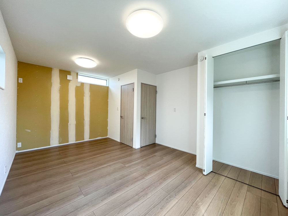 ２部屋に分けられるカスタム可能な洋室