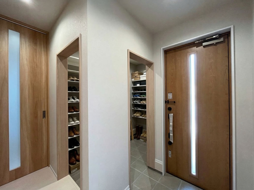 【玄関】玄関クローク/人感センサー照明/電気錠