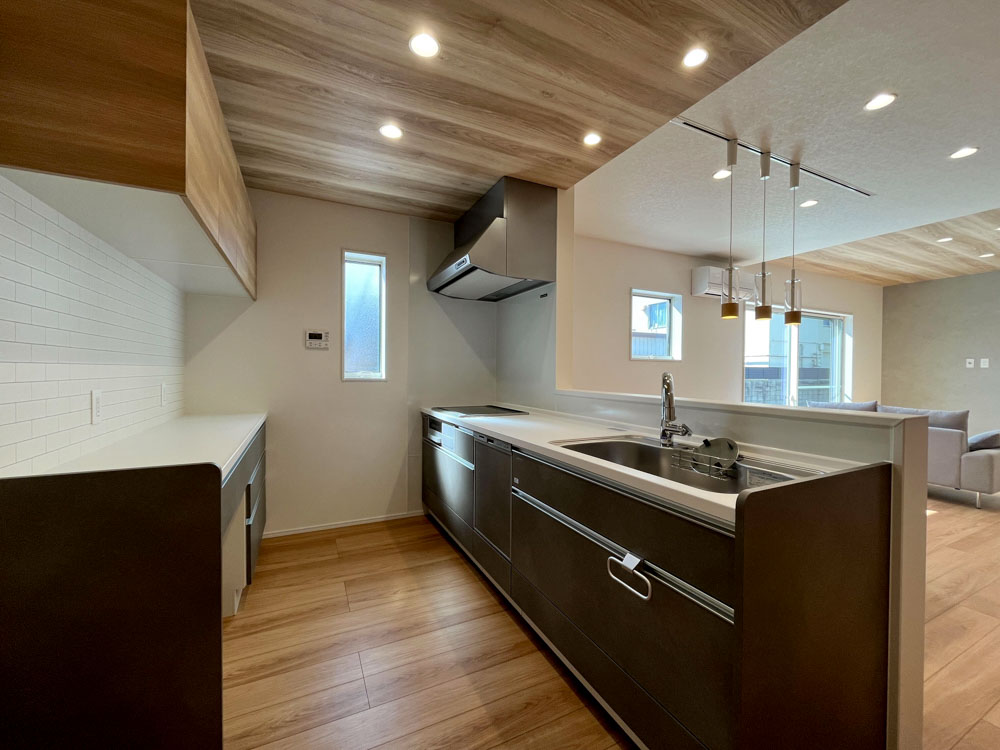 キッチン（IHコンロ 【オール電化】/深型食洗機 /タッチレス水栓）/カップボード