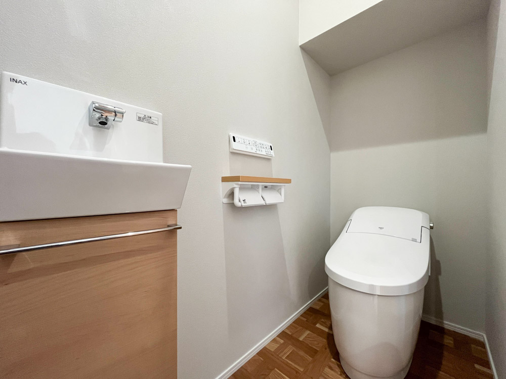 タンクレストイレ/スリム手洗い