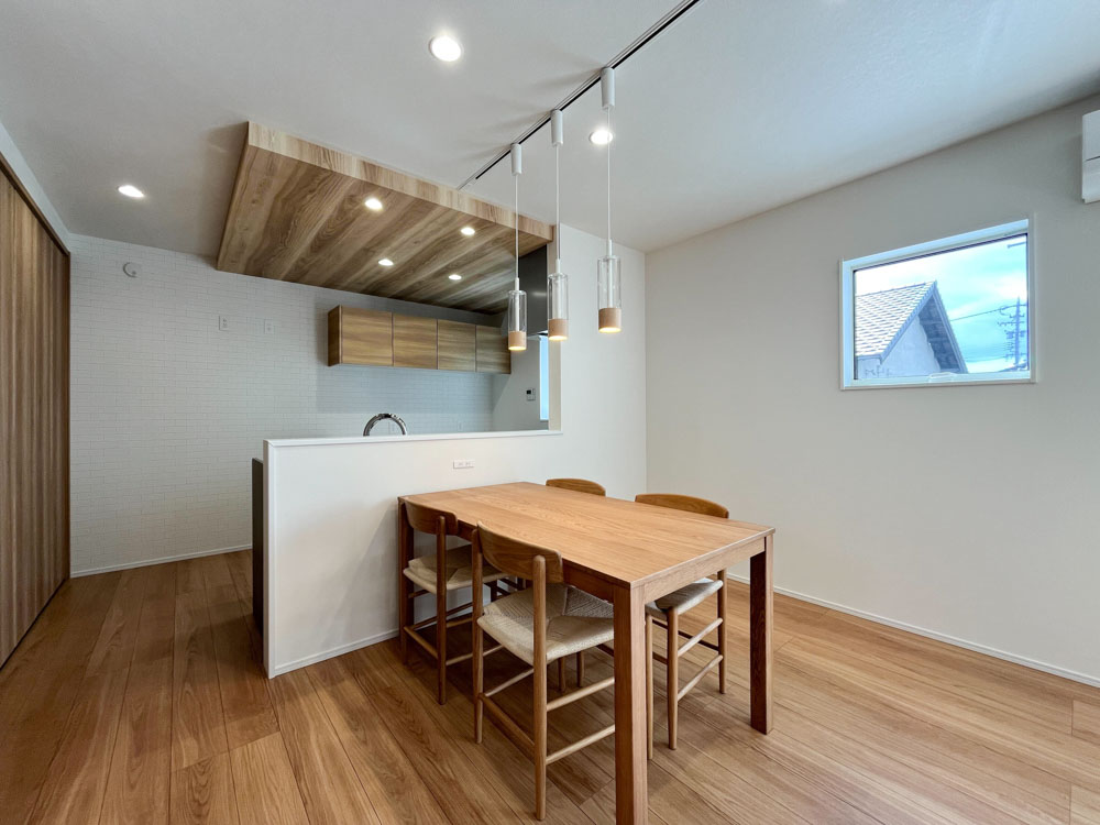 折り下げのキッチン＆パントリー