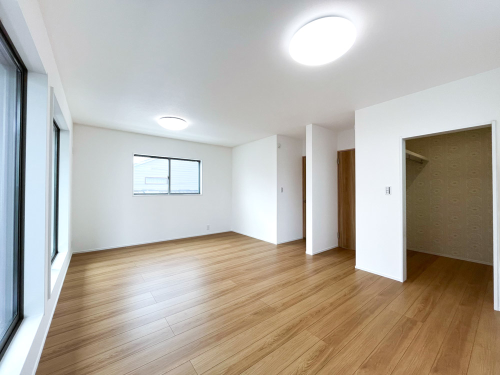 間仕切り可能な13帖の主寝室＆洋室