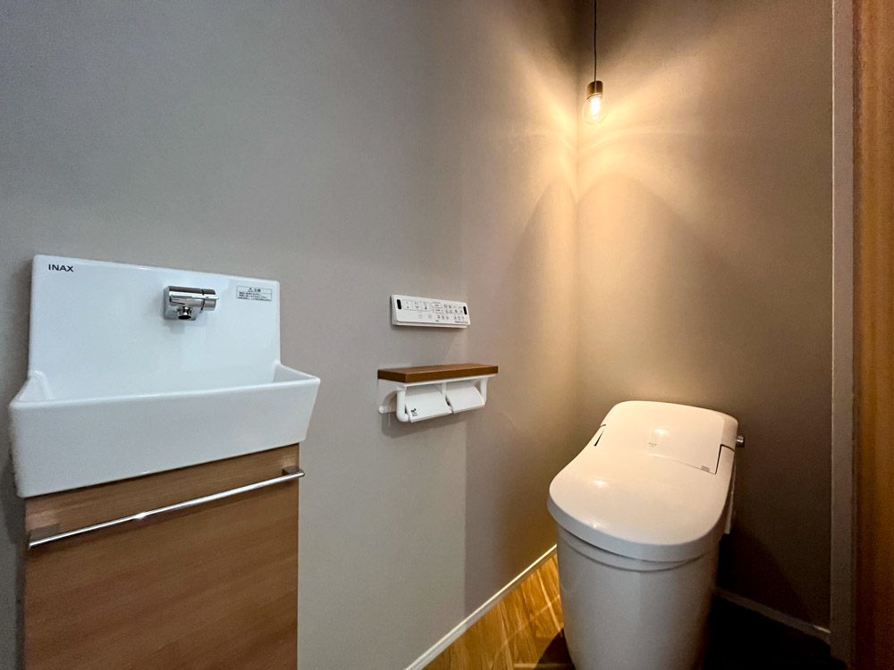 タンクレストイレ/スリム手洗い