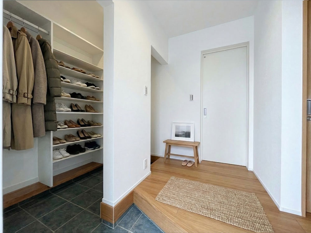 【玄関】玄関クローク/人感センサー照明/電気錠