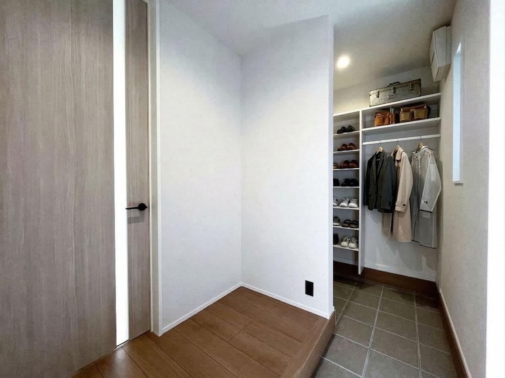 大容量かつ実用的な玄関クローク