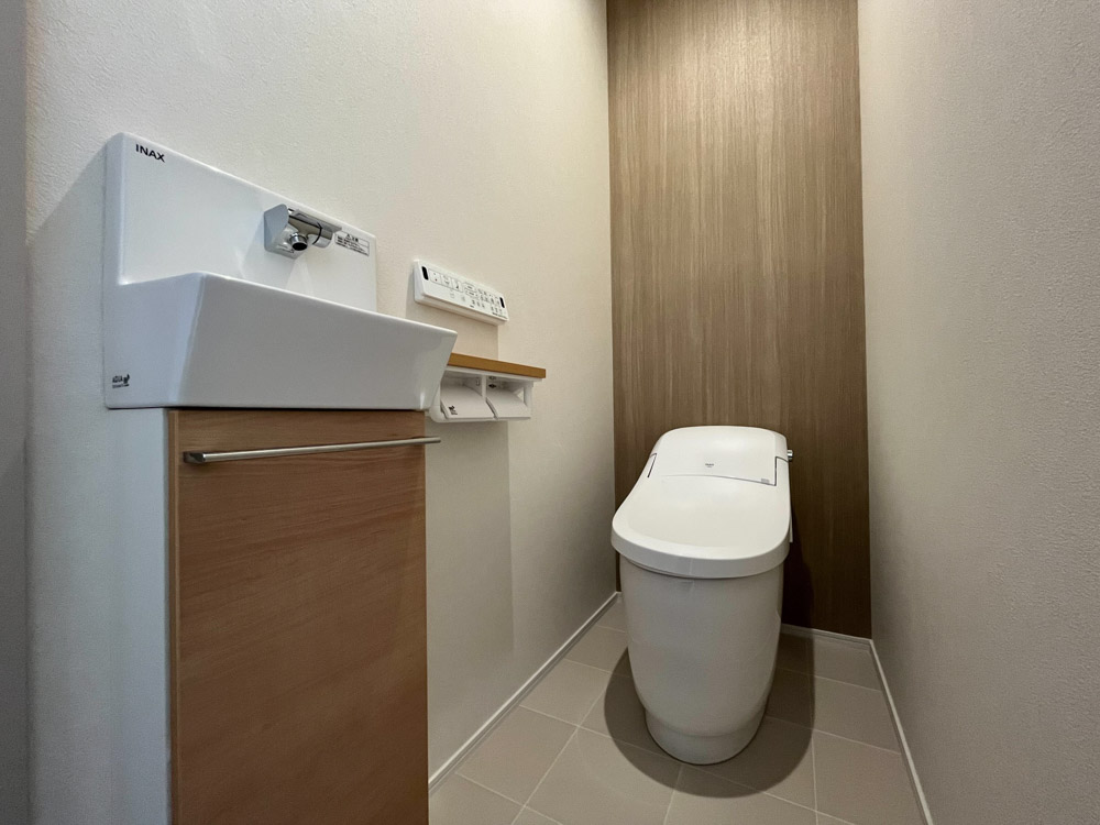 タンクレストイレ/スリム手洗い