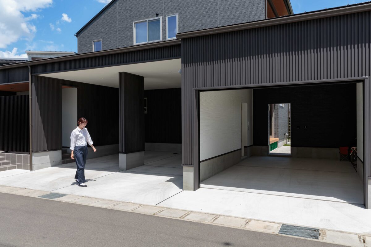 庭でバスケを楽しむ<br>プライベートスペースが魅力の家