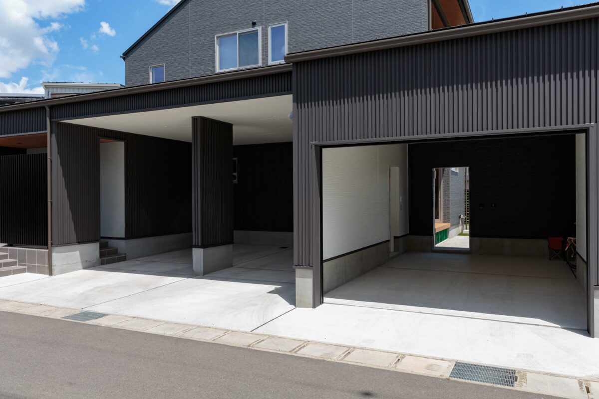 庭でバスケを楽しむ<br>プライベートスペースが魅力の家