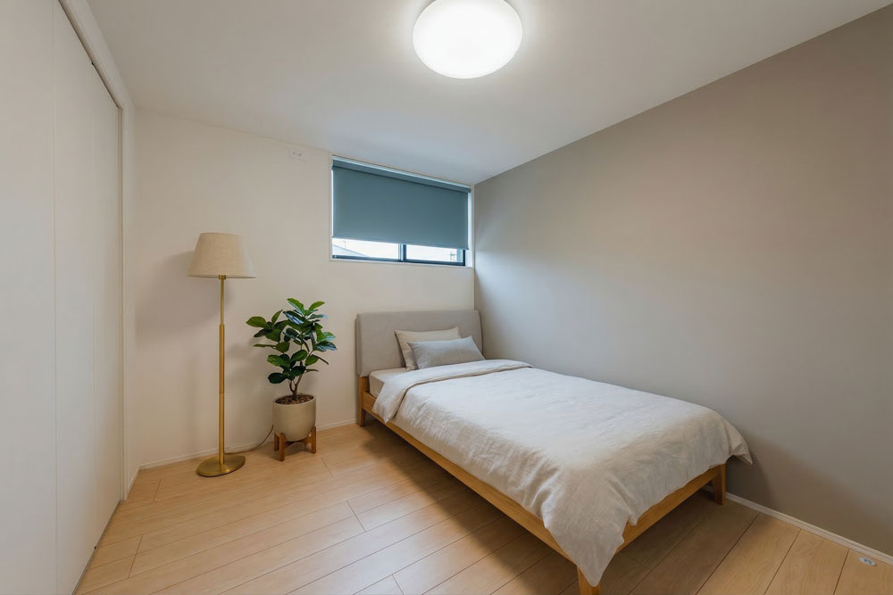 主寝室は大容量の収納付き（アクセントクロスはイメージです）