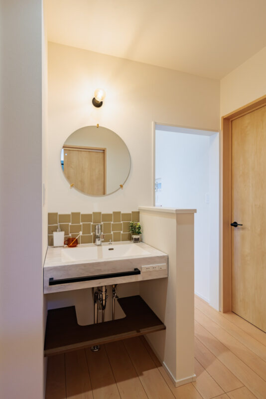 洗面脱衣別で使いやすい おしゃれな造作洗面台