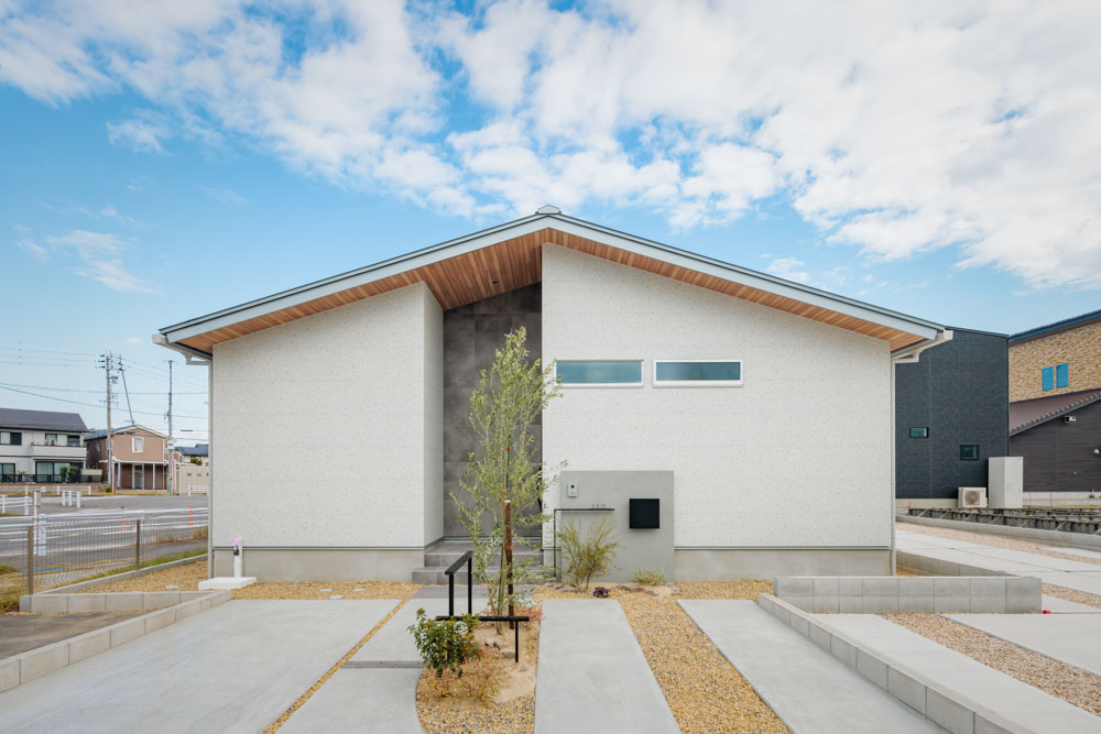 【静かで贅沢な平屋】暮らしを楽しむ余白のある家 外観