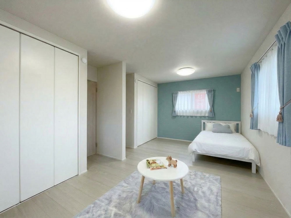 暮らしに寄り添う、間仕切り可能な洋室（アクセントクロスはイメージです）