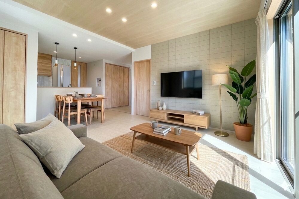 【ベージュ基調の平屋】造作洗面と適量適所の収納の家 内観