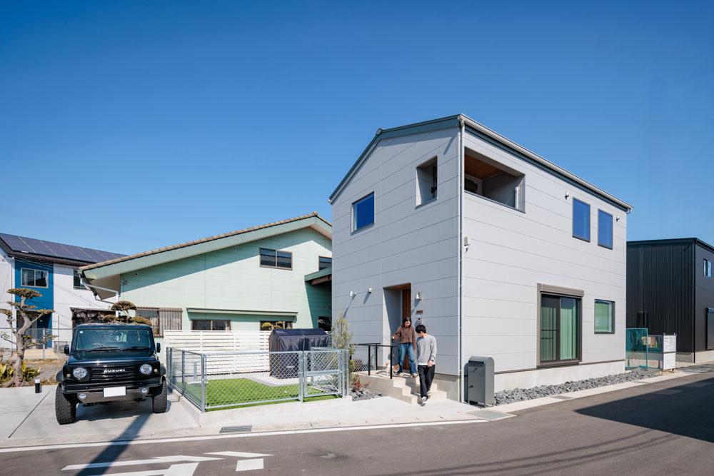 五角形の変形地に建つ、ドッグランのある家