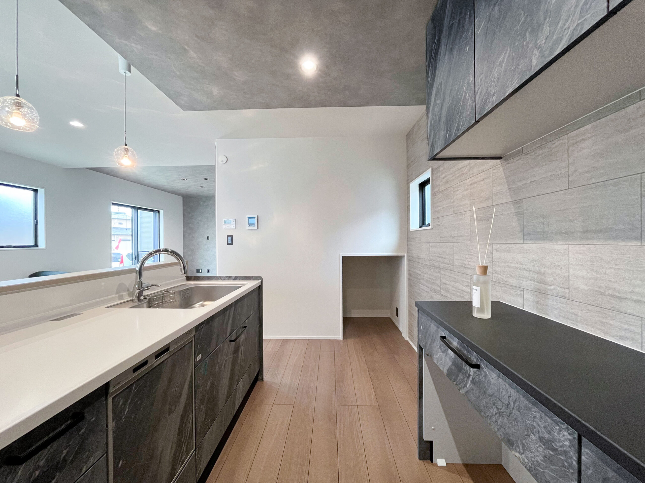 キッチン横のルンバ基地