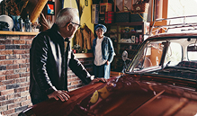 リビングのすぐ隣に、愛車と過ごすサードプレイスを。